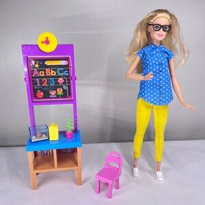 Barbie Teacher Doll - Furniture & Accessories - Featuring a Flipping Blackboard